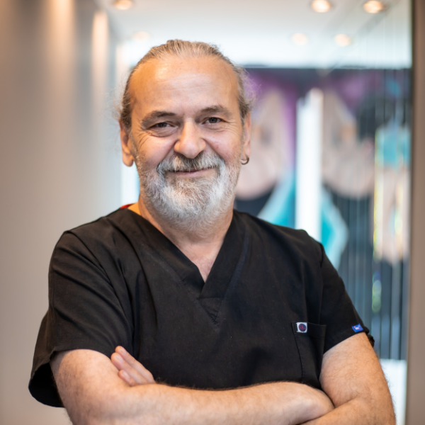 Стоматолог Mümtaz Uğur