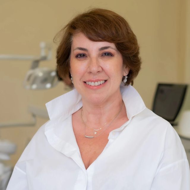 Профессор Elif Eser Acarel