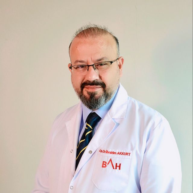 Хирург İbrahim Akkurt